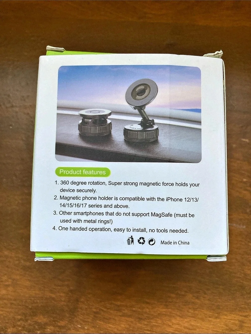 CH10 Universal Magnetic Phone Holder White & Green NWT